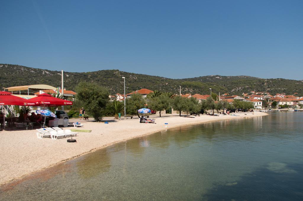 Guest House Dobrisa Vinišće Zewnętrze zdjęcie